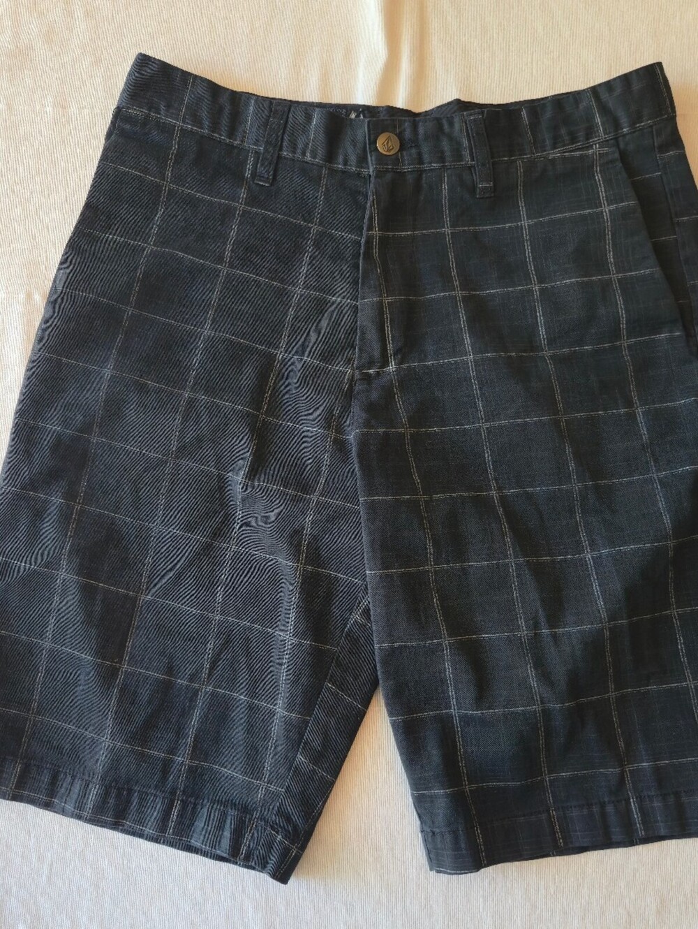 Volcom Men's Black Plaid Casual Shorts Size 32
